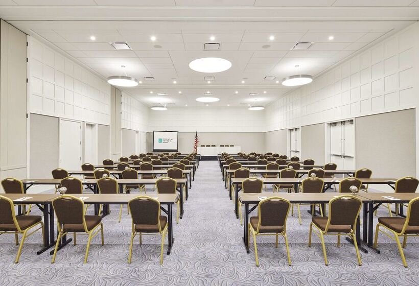 فندق Embassy Suites By Hilton Alexandria Old Town