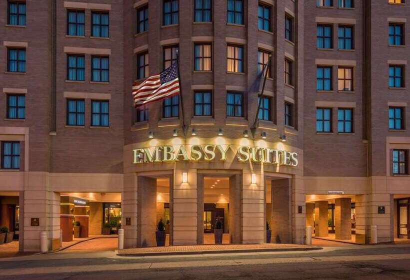 هتل Embassy Suites By Hilton Alexandria Old Town