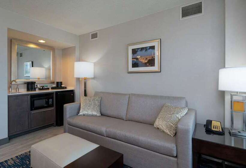 هتل Embassy Suites By Hilton Alexandria Old Town