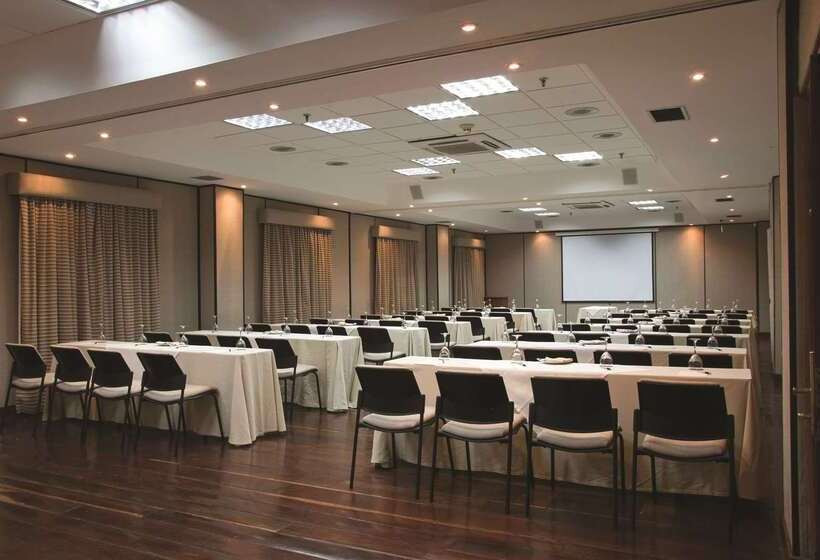 هتل Embassy Suites By Hilton Bogotá Rosales