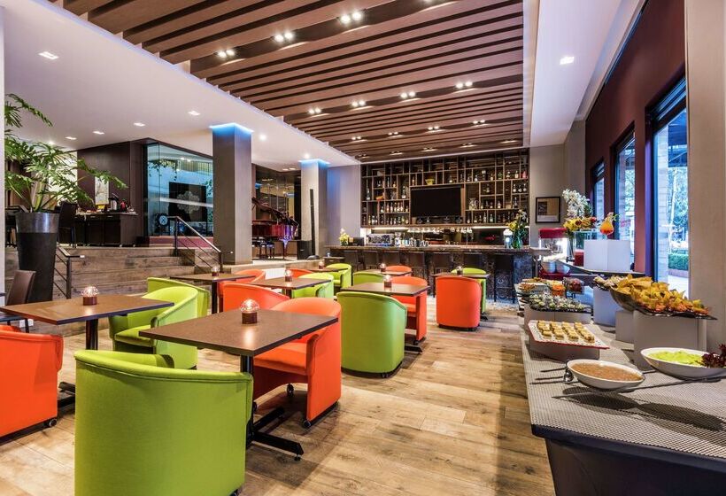 هتل Embassy Suites By Hilton Bogotá Rosales