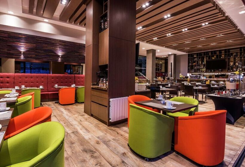 Отель Embassy Suites By Hilton Bogotá Rosales