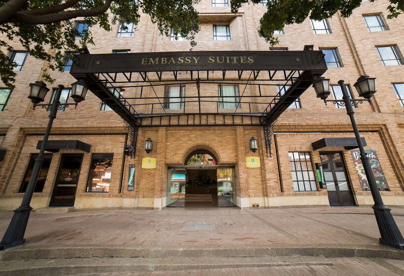 Отель Embassy Suites By Hilton Bogotá Rosales