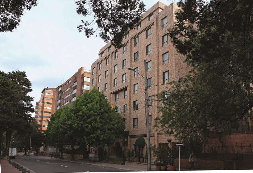 Отель Embassy Suites By Hilton Bogotá Rosales