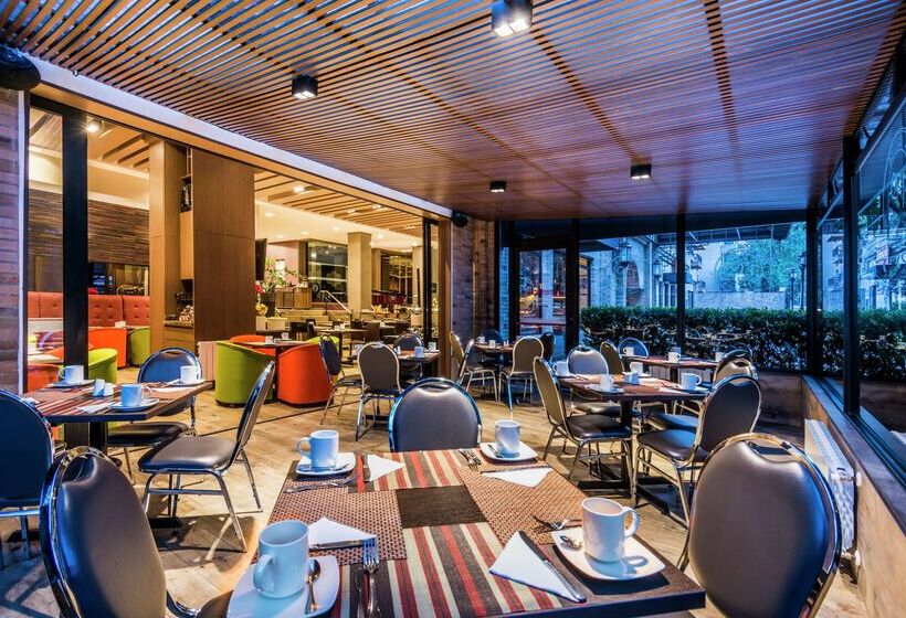 Отель Embassy Suites By Hilton Bogotá Rosales