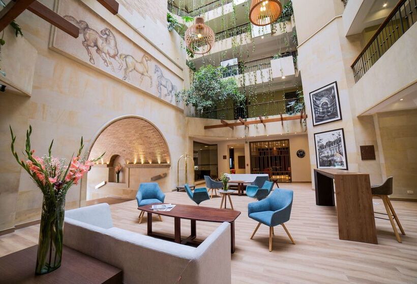 Отель Embassy Suites By Hilton Bogotá Rosales