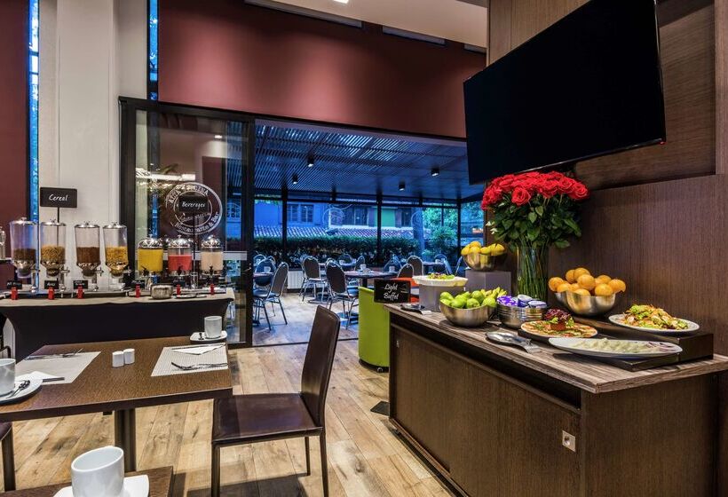 Отель Embassy Suites By Hilton Bogotá Rosales