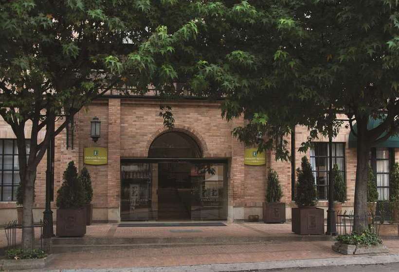 Отель Embassy Suites By Hilton Bogotá Rosales