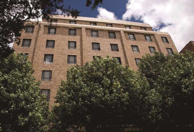 Отель Embassy Suites By Hilton Bogotá Rosales