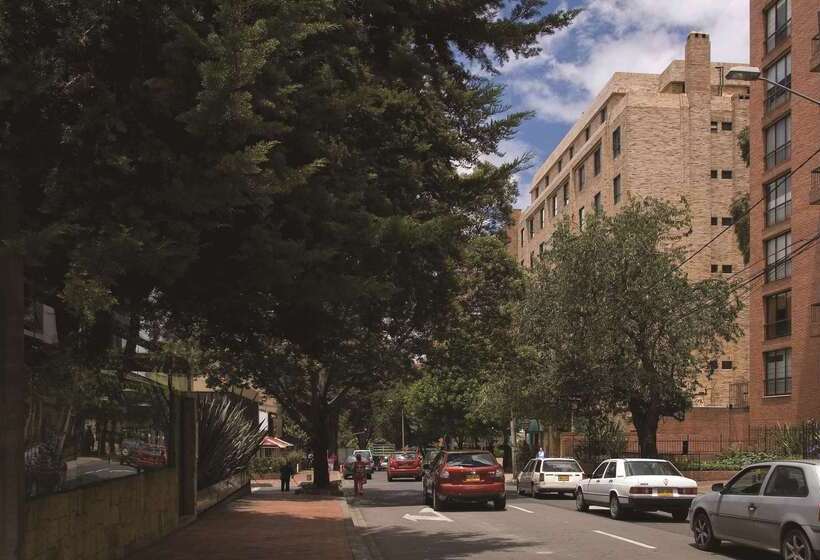 Отель Embassy Suites By Hilton Bogotá Rosales
