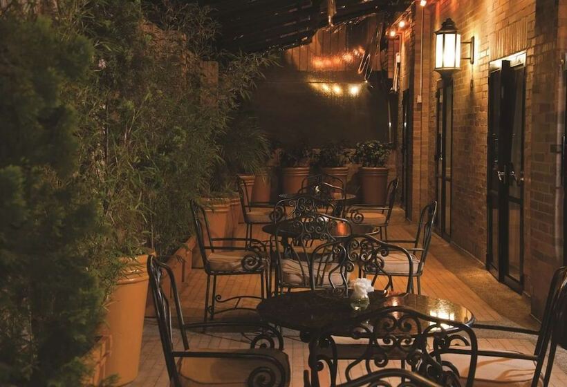 Отель Embassy Suites By Hilton Bogotá Rosales