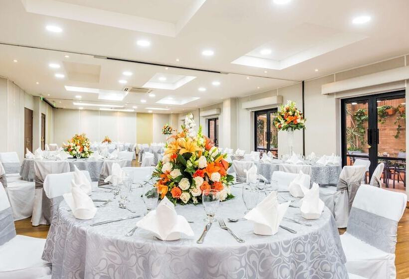 Отель Embassy Suites By Hilton Bogotá Rosales