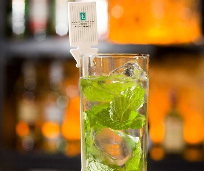 Отель Embassy Suites By Hilton Bogotá Rosales