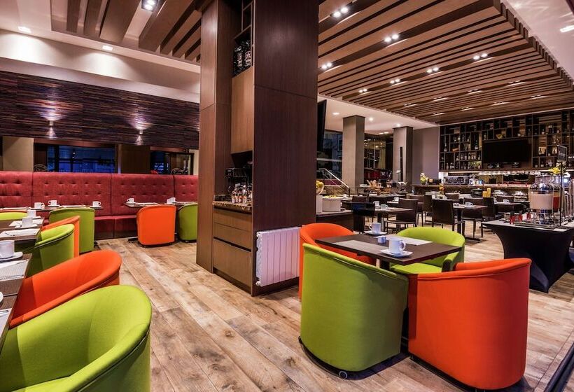 Отель Embassy Suites By Hilton Bogotá Rosales