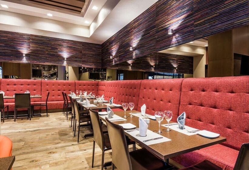 Отель Embassy Suites By Hilton Bogotá Rosales