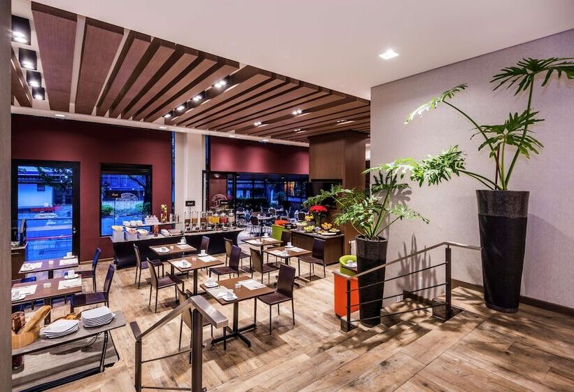 هتل Embassy Suites By Hilton Bogotá Rosales