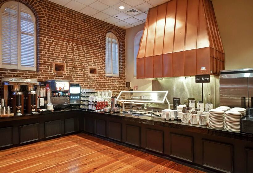 ホテル Embassy Suites By Hilton Charleston Historic District
