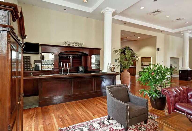 ホテル Embassy Suites By Hilton Charleston Historic District