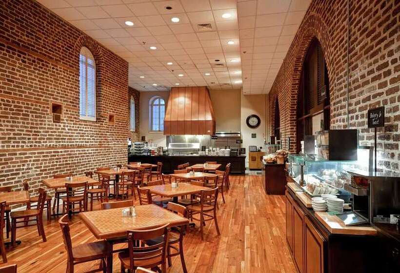 هتل Embassy Suites By Hilton Charleston Historic District