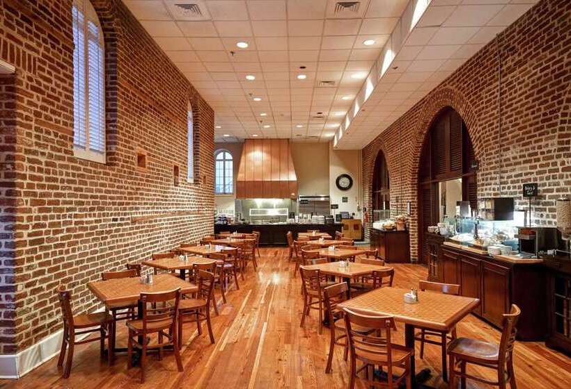 ホテル Embassy Suites By Hilton Charleston Historic District