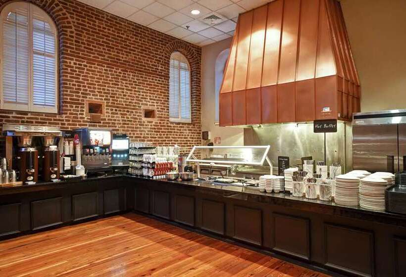 ホテル Embassy Suites By Hilton Charleston Historic District