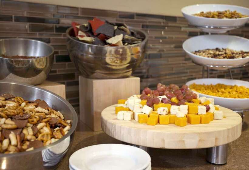 בית מלון כפרי Embassy Suites By Hilton Cleveland Beachwood