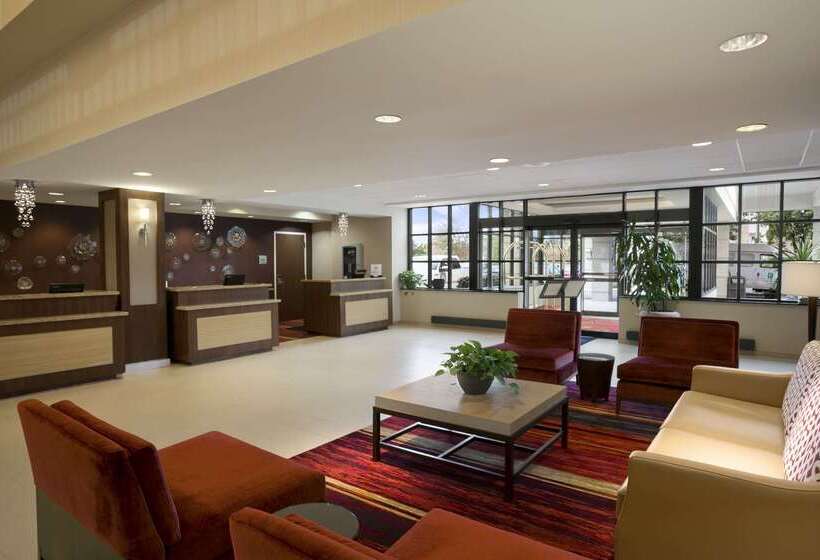 בית מלון כפרי Embassy Suites By Hilton Cleveland Beachwood