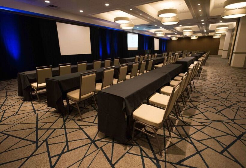 ホテル Embassy Suites By Hilton Detroit Livonia Novi