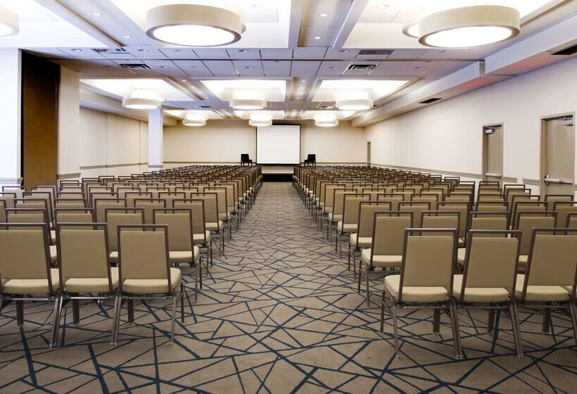 Отель Embassy Suites By Hilton Detroit Livonia Novi