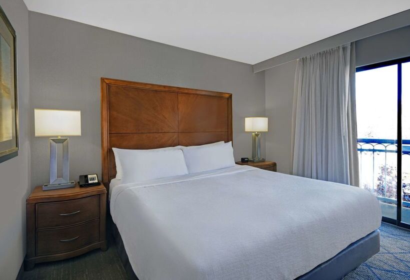 ホテル Embassy Suites By Hilton Detroit Livonia Novi