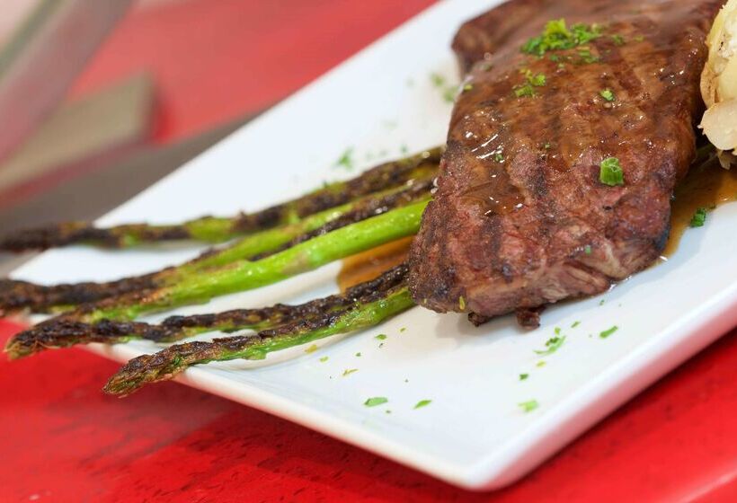 Отель Embassy Suites By Hilton Detroit Livonia Novi