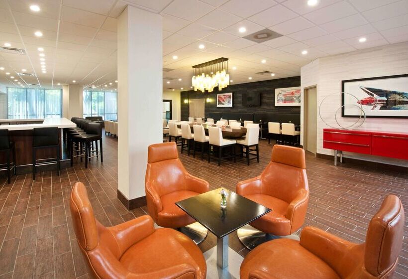 ホテル Embassy Suites By Hilton Detroit Livonia Novi