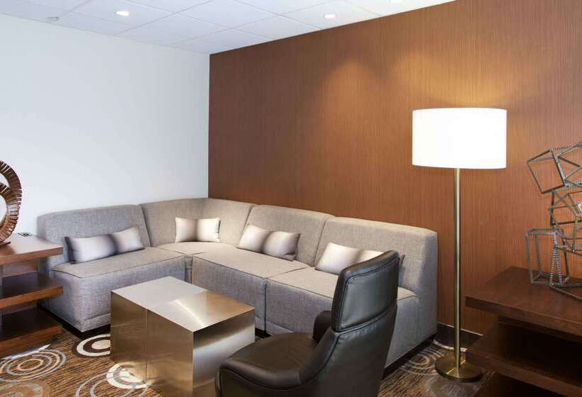 Отель Embassy Suites By Hilton Detroit Livonia Novi