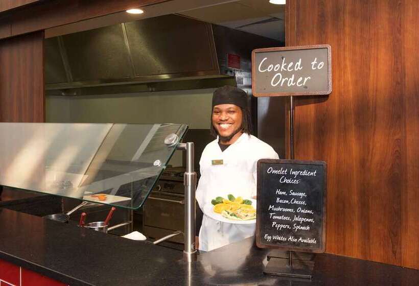 Отель Embassy Suites By Hilton Detroit Livonia Novi