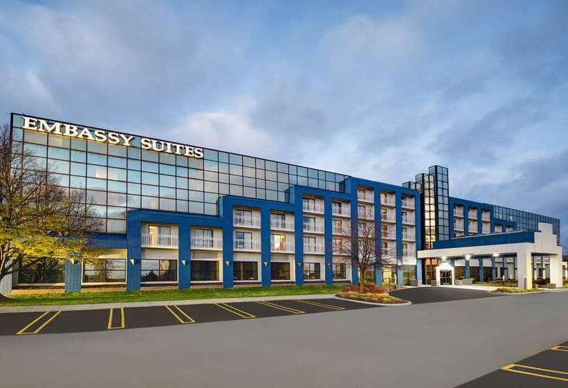 Отель Embassy Suites By Hilton Detroit Livonia Novi