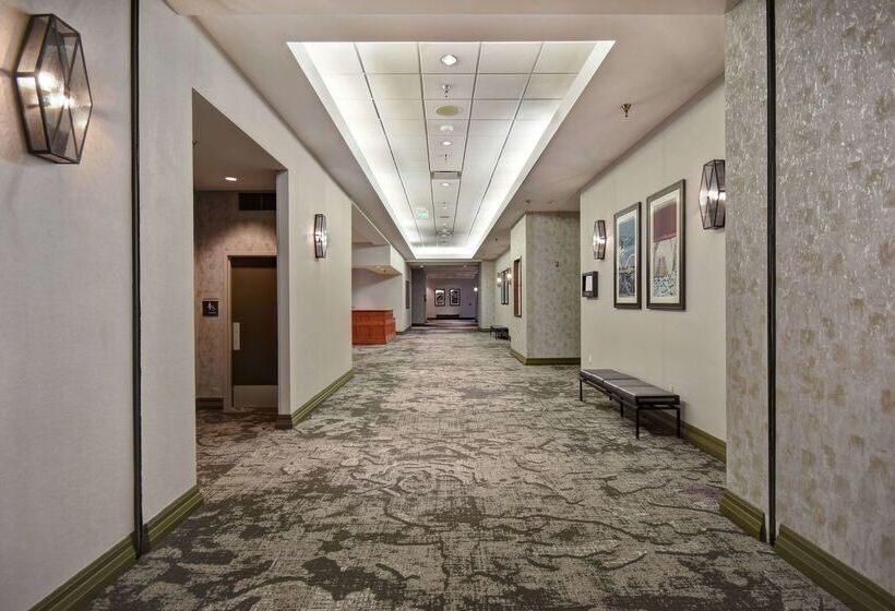 בית מלון כפרי Embassy Suites By Hilton Omaha Downtown Old Market