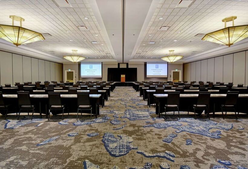 בית מלון כפרי Embassy Suites By Hilton Omaha Downtown Old Market