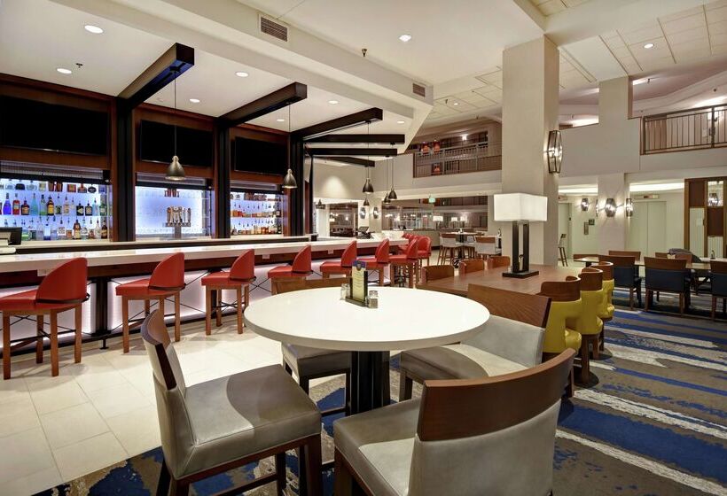 בית מלון כפרי Embassy Suites By Hilton Omaha Downtown Old Market