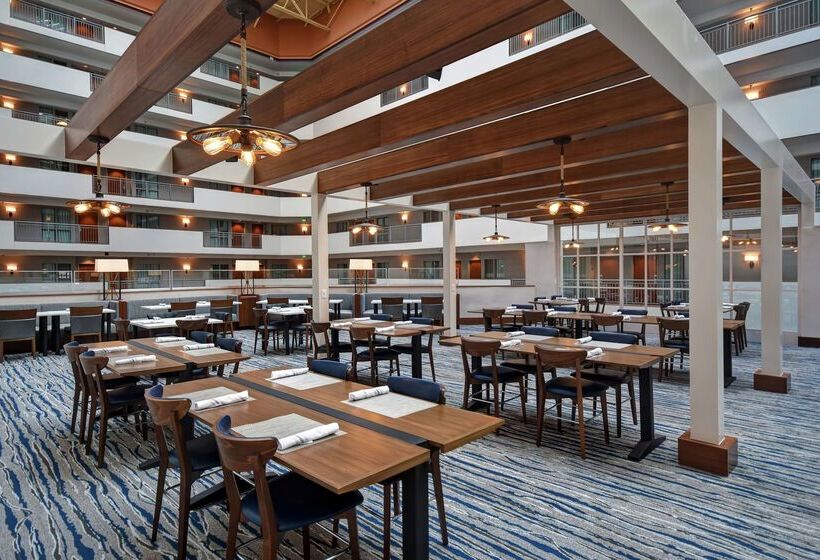 בית מלון כפרי Embassy Suites By Hilton Omaha Downtown Old Market