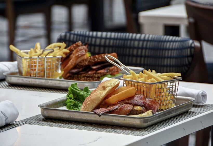 בית מלון כפרי Embassy Suites By Hilton Omaha Downtown Old Market