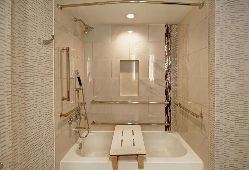 בית מלון כפרי Embassy Suites By Hilton Omaha Downtown Old Market