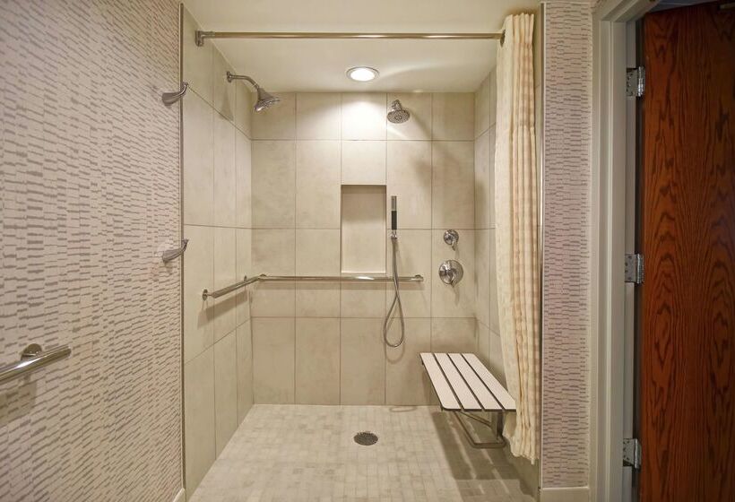 בית מלון כפרי Embassy Suites By Hilton Omaha Downtown Old Market