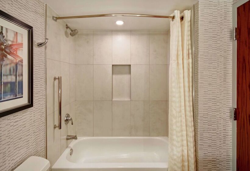 בית מלון כפרי Embassy Suites By Hilton Omaha Downtown Old Market