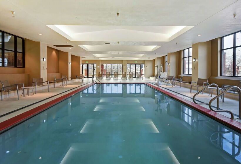 هتل Embassy Suites By Hilton Omaha Downtown Old Market