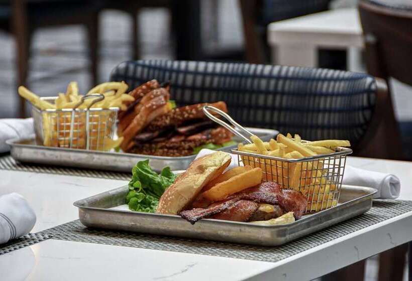 בית מלון כפרי Embassy Suites By Hilton Omaha Downtown Old Market