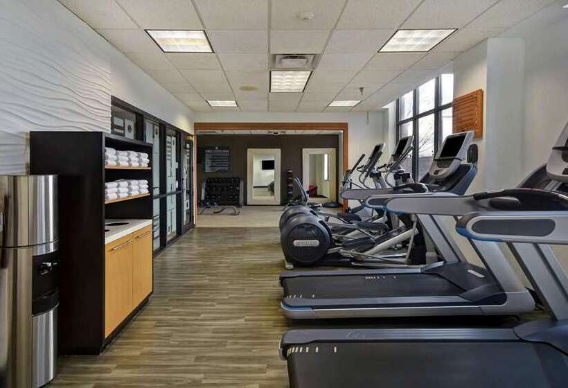 בית מלון כפרי Embassy Suites By Hilton Omaha Downtown Old Market