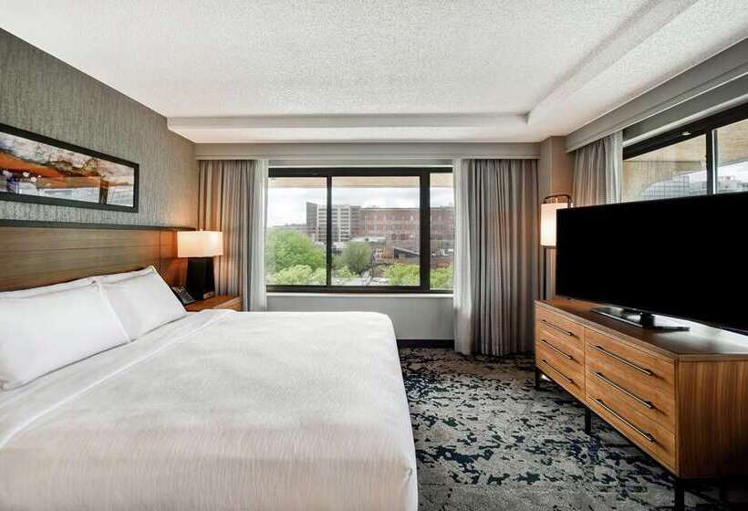 בית מלון כפרי Embassy Suites By Hilton Omaha Downtown Old Market