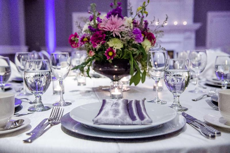 هتل Embassy Suites By Hilton Portland Downtown