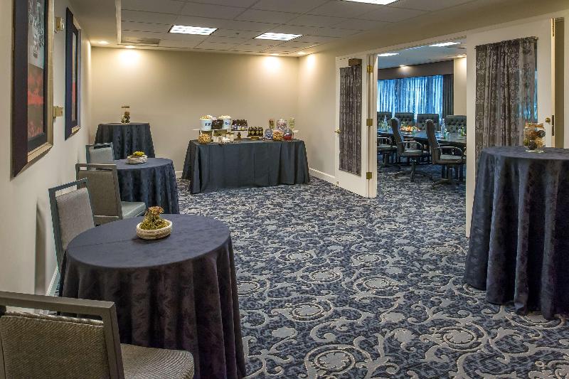 هتل Embassy Suites By Hilton Portland Downtown