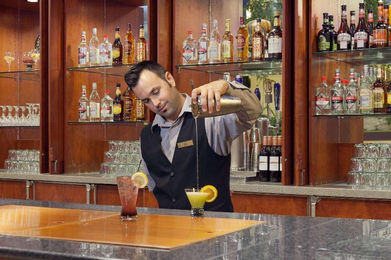 هتل Embassy Suites By Hilton Portland Downtown